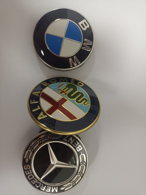 Teknologi inovatif bertemu desain klasik - Cetakan plastik khusus untuk logo BMW, mewarisi semangat merek